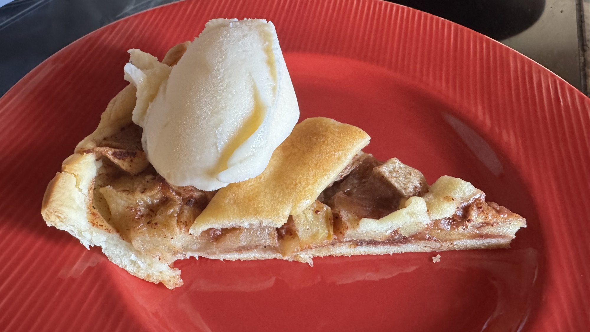 Baking an otom apple pie